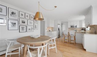 45 Meadowbrook Dr, Barrington, RI 02806