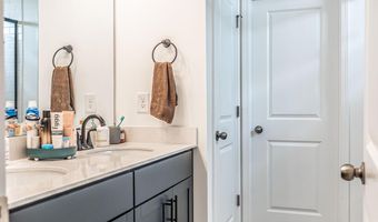 59 Walkabout Dr, Aberdeen, NC 28315
