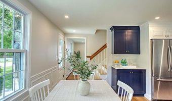 1 Cheshire Dr, Barrington, RI 02806