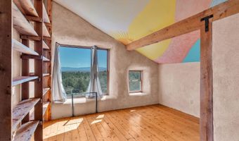 77 North Rd, Carson, NM 87517