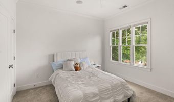 4226 40TH St N, Arlington, VA 22207