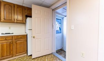 17 Warner St, Newport, RI 02840