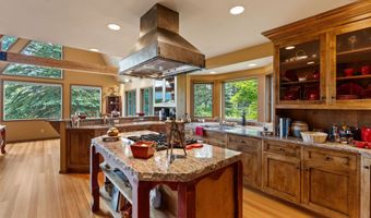 1160 Swan Horseshoe Dr, Bigfork, MT 59911