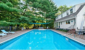 16 Iron Gate Ln, Cromwell, CT 06416