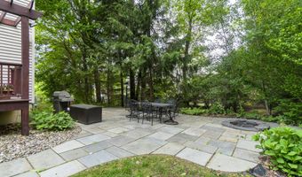 15 Wildwood Dr, Albany, NY 12211