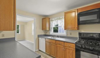 18 Harbor Hill Dr, Bourne, MA 02532