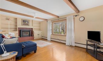 9 Valley Dr, Bristol, RI 02809