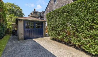 5 Mt. Vernon St, Newport, RI 02840