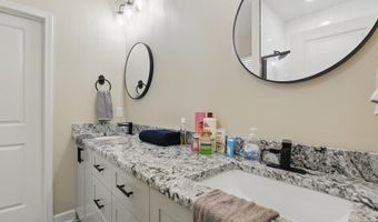 712 W Ashley St, Benton, AR 72015