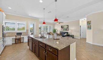 6903 CRESTPOINT Dr, Apollo Beach, FL 33572