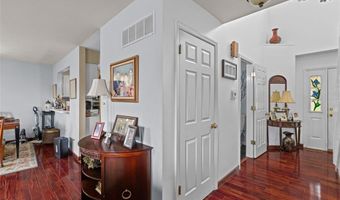 134 Holloway Rd, Ballwin, MO 63011