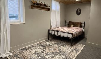 321 3rd Ave E, Albia, IA 52531