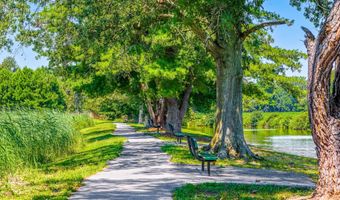 16 LEXIE Ct, Dover, DE 19904