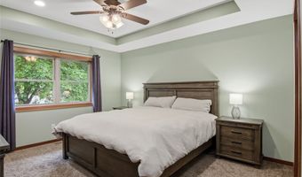 623 Autumn Dr, Altoona, WI 54720