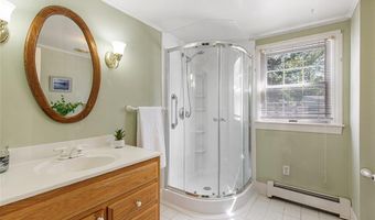 1 Joann Dr, Barrington, RI 02806