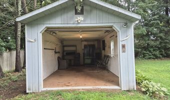 2 Dixon Rd, Danbury, CT 06811