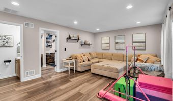 5 Sloop Ct, Barnegat, NJ 08005