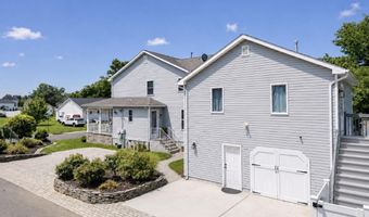 71 Compton St, Belford, NJ 07718