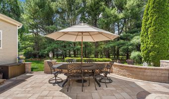 61 Cliffwood Dr, Allentown, NJ 08501