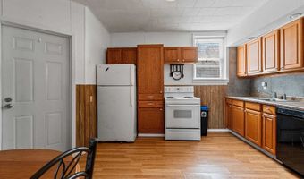 323 5TH St, Algoma, WI 54201