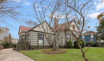 4 Hunter Ave, Newport, RI 02840