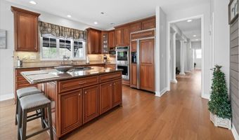 33 WATERTON Dr, Bear, DE 19701