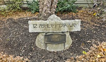 12 Ashley Dr, Belfast, ME 04915