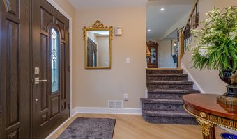 38 Holly Dr, Parlin, NJ 08859