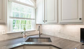 14469 Riverside Dr, Ashland, VA 23005