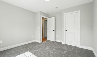 13 Kenwood Cir, Bloomfield, CT 06002