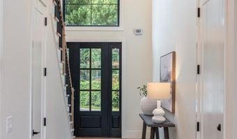 6 Dailey Dr, Asheville, NC 28801