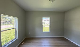 1301 Garland St, Allouez, WI 54301