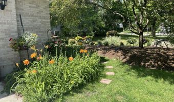2219 Barrett Dr, Algonquin, IL 60102