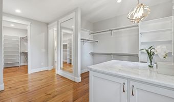 3555 N DICKERSON St, Arlington, VA 22207