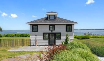 1058 E Shore Rd, Jamestown, RI 02835