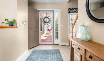 8 Hollyhock Knoll Ct 8, Bourne, MA 02532