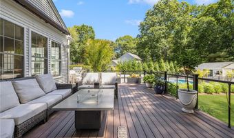 64 Fieldstone Ln, North Kingstown, RI 02874