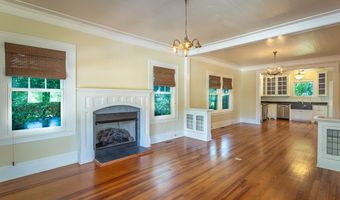 15 8th St, Apalachicola, FL 32320