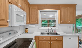 437 Lovely St, Avon, CT 06001
