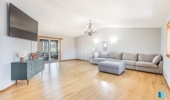 107 E Willow St, Beresford, SD 57004