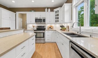 208 E APPLE CREEK Rd, Appleton, WI 54913