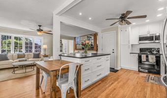 13 Pleasant Rise Cir, Brookfield, CT 06804