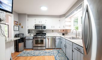116 Chestnut Ridge Rd, Bethel, CT 06801