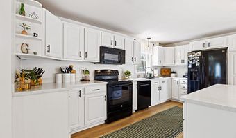 816 Riverside Dr, Augusta, ME 04330