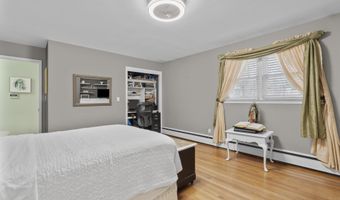 75 Linda Dr, Bridgeport, CT 06606