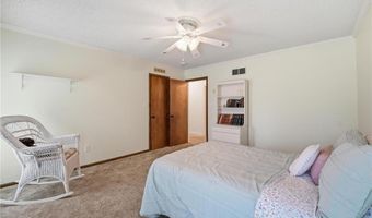 17274 Kansas Ave, Basehor, KS 66012
