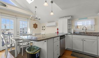 45 Crescent Rd, Middletown, RI 02842