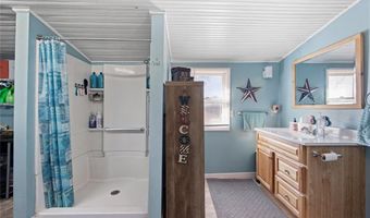 207 N Davis St, Anamosa, IA 52205