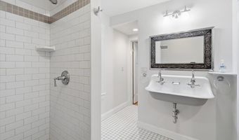 241 Loomis St, Burlington, VT 05401