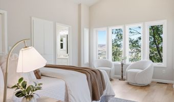 215 Piedmont Dr, Ashland, OR 97520